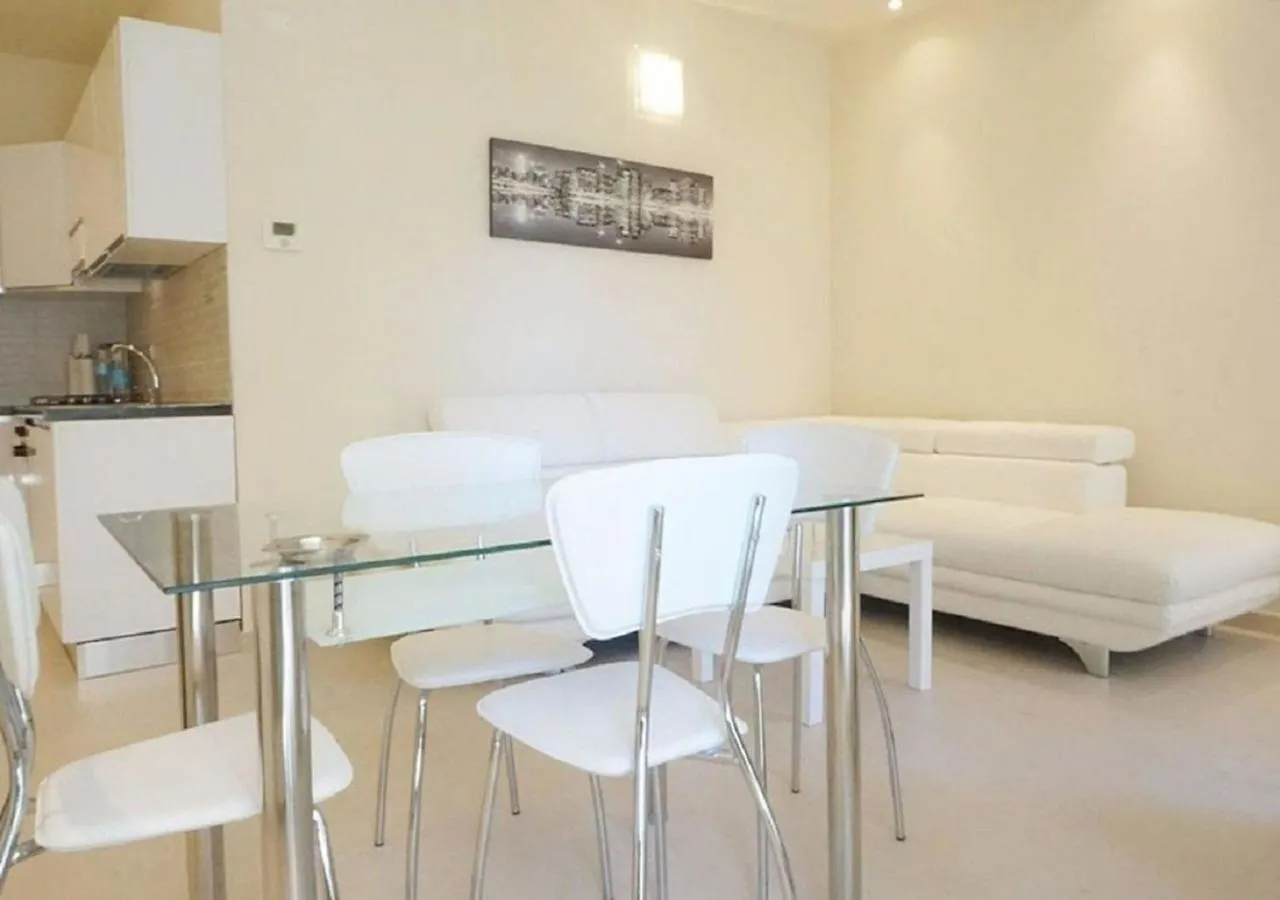 Appartamento A Milano Marittima In Zona Tranquilla 체르비아